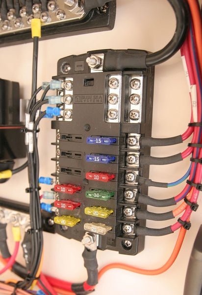 Blue Sea System ST Blade Fuse Block - 12 Circuits with Negative Bus and Cover